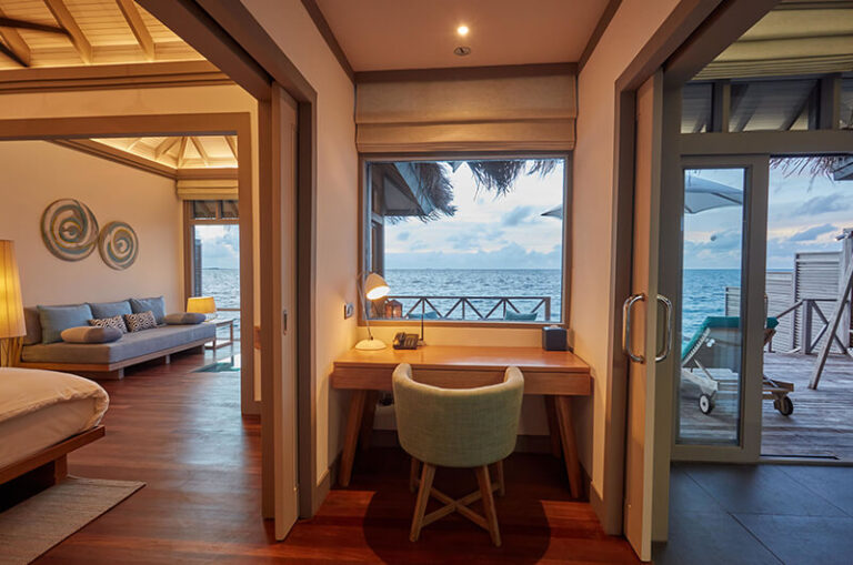 23-Sunset-Water-Villas-with-Infinity-Pool