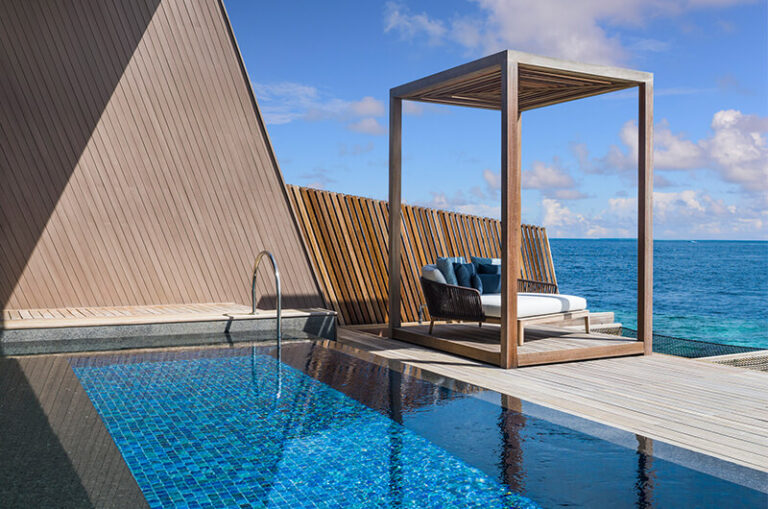ST-REGIS-OVERWATER-SUITE-WITH-POOL